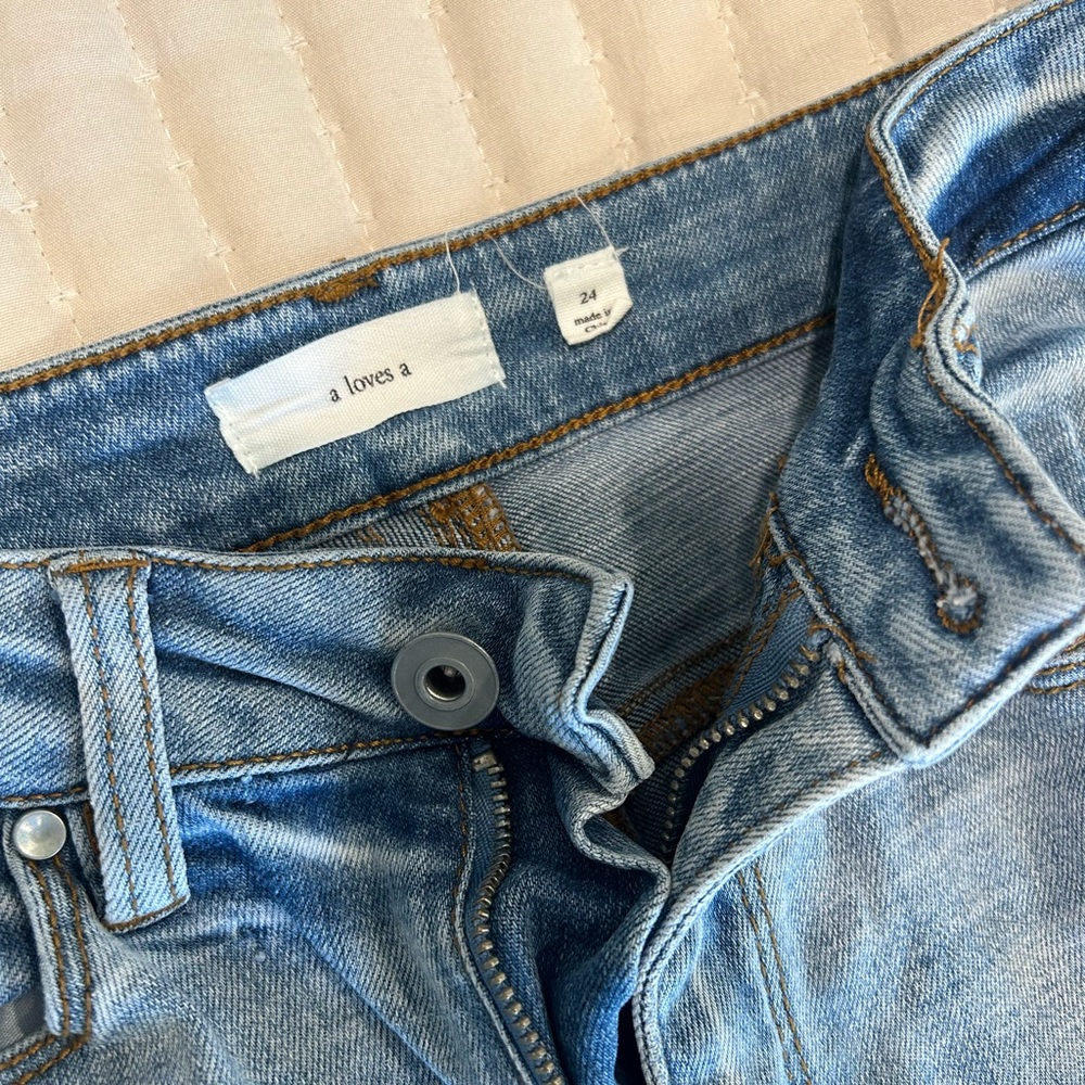 JEANS || a loves a straight-legged jeans